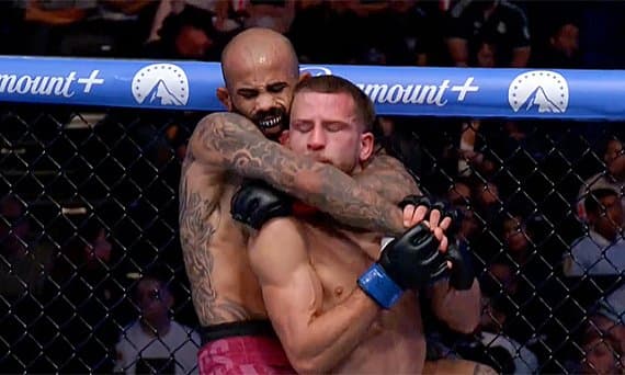 Маркос Дегли получил контракт с UFC после редкого удушающего приёма одной рукой