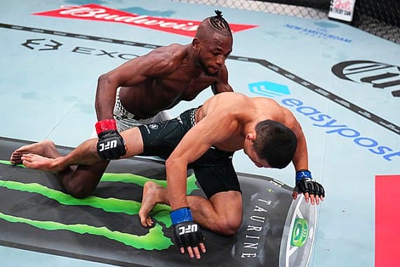 UFC Vegas 119: бонусы в 100 тысяч долларов получили четыре бойца основного карда