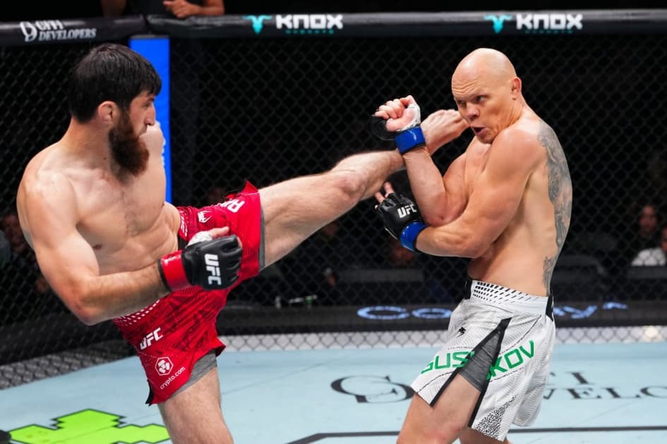 Видео: досрочная победа Магомеда Анкалаева над Богданом Гуськовым на UFC Fight Night 282