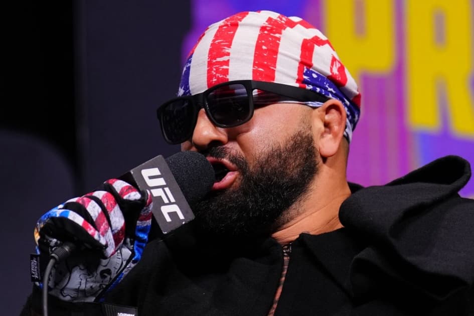 «Я делал ей комплимент». Непобеждённый боец UFC объяснил, почему назвал Мишель Обаму мужчиной